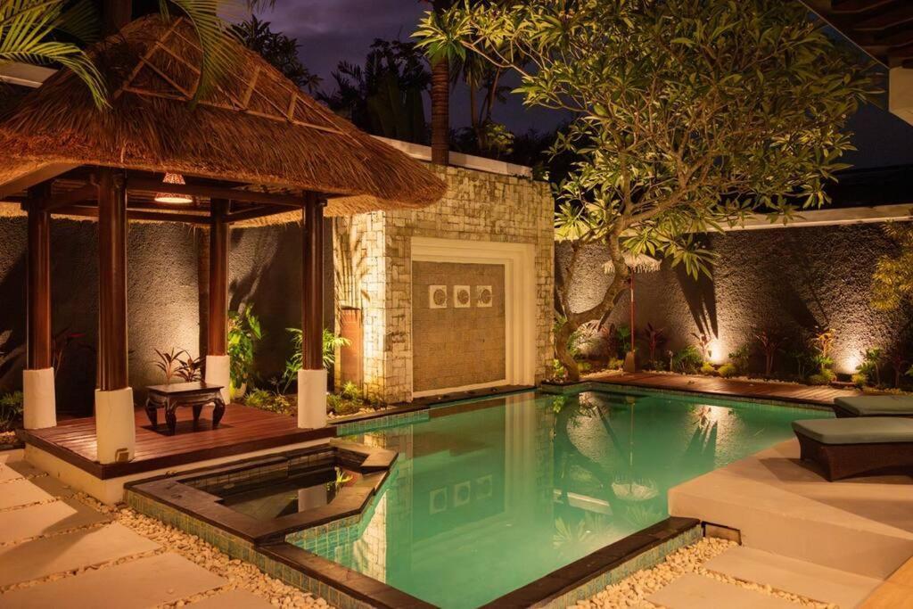 Balinese Stile Nusa Dua (Bali)